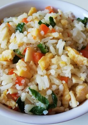 A picture of Arroz chaufán.