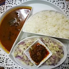 A picture of Kalay channay & white rice.