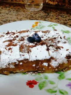 Una foto de Tiramisú con restos de bizcocho y crema pastelera al caramelo
