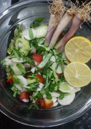 લીલી ડુંગળી સલાડ (Green onion Salad Recipe in Gujarati) રેસીપી મુખ્ય ફોટો