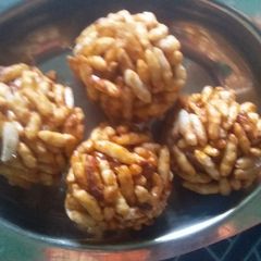 A picture of Pori urundai.