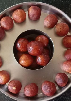 રવા ગુલાબજાંબુ (Rava Gulabjamun Recipe in Gujarati) રેસીપી મુખ્ય ફોટો