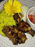 Muslos de pollo, puré con perejil y pico de gallo a lo Carmelita