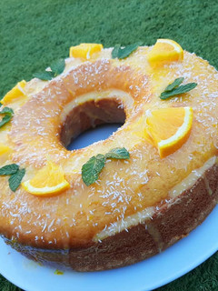 Una foto de Bizcocho familiar de naranja, con una salsa deliciosa 🍊🍊💞💞