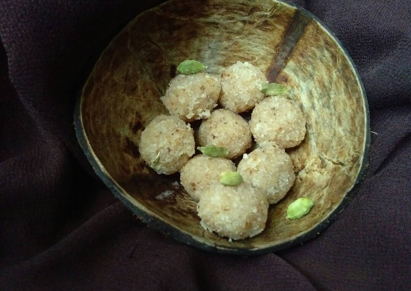 Coconut laddoos