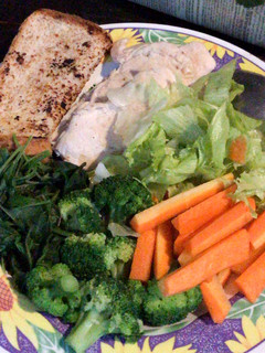 Foto resep Chicken Salad with Vegetables and Whole Wheat Bread
