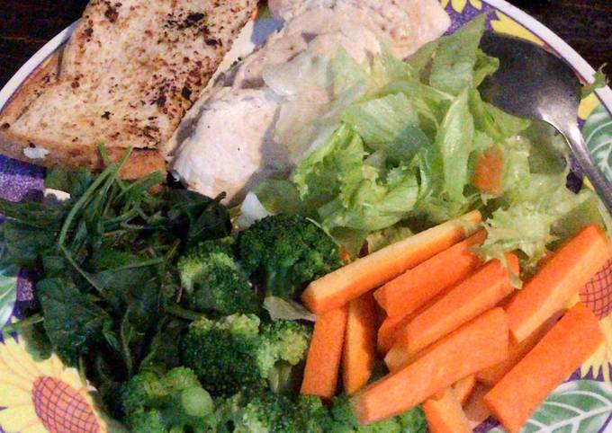 Chicken Salad with Vegetables and Whole Wheat Bread