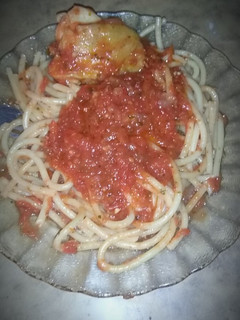 Una foto de Fideos con salsa de tomate 🍅