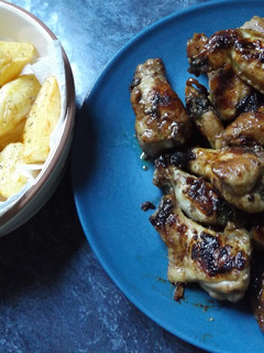 Una foto de Alitas de pollo caramelizadas, otra receta