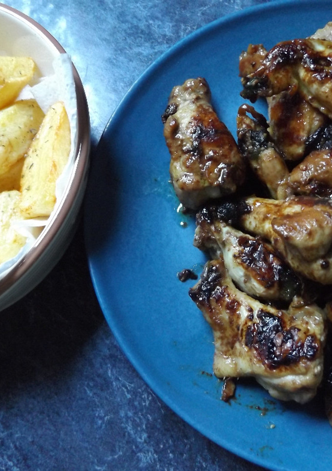 Una foto de Alitas de pollo caramelizadas, otra receta