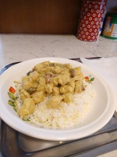 Thai currys csirkemell, pisztáciával és jázmin rizzsel recept fotója
