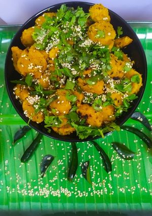 સ્ટીમ ભાત ના મુઠીયા (Steamed Rice Muthiya Recipe In Gujarati) રેસીપી મુખ્ય ફોટો
