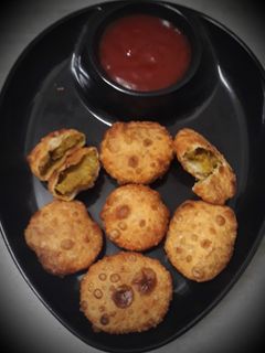 मटार कचोरी (matar kachori recipe in marathi) रेसिपी चे मुख्य फोटो