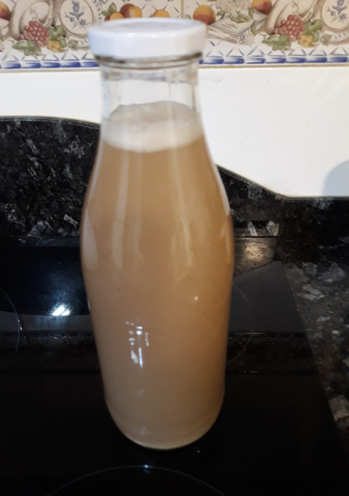 Una foto de Bebida vegetal de trigo sarraceno con hojas de estevia