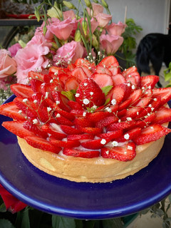 Una foto de 🍓 Tarta de frutillas con crema pastelera