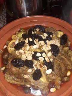 صورة لوصفة طاجين بالبرقوق (بالخوخ)
