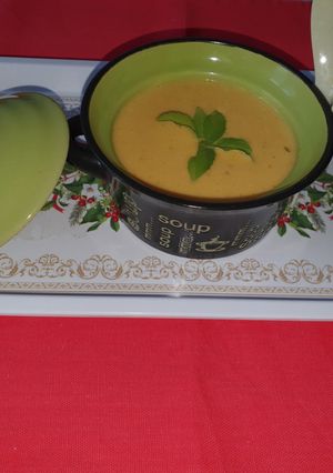 O poză a rețetei Supa crema de țelină și curcuma.