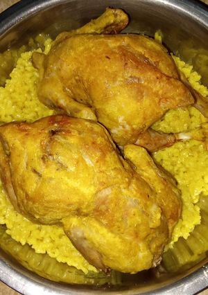 صورة لوصفة دجاجتين 🍗🍗كاملين بالرز بالكركم