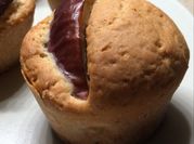 Una foto di muffin alle mele