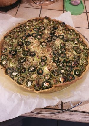 Une photo de Tarte curry-romarin aux courgettes farcies au chèvre