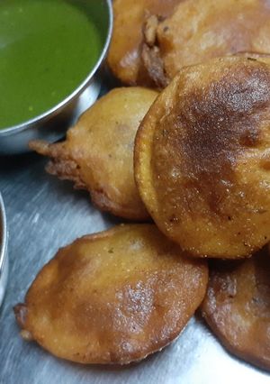 आलू के पकौडे (Aloo ke pakode recipe in hindi) रेसिपी मुख्य फोटो