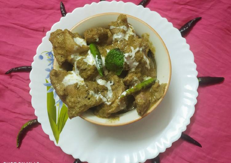 Step-by-Step Guide to Prepare Favorite Green Handi chicken