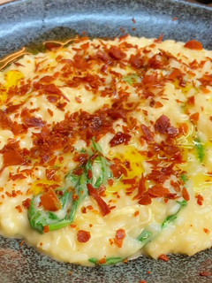 Foto de Risoto de queijo brie com presunto crocante e rúcula