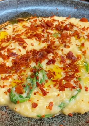 Foto de Risoto de queijo brie com presunto crocante e rúcula