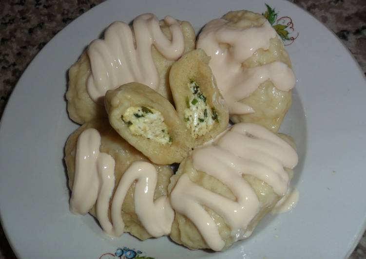 Вареники дрожжевые с творогом и зеленью
