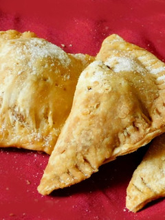 இனிப்பான ஆப்பிள் சமோசா செய்முறை முக்கிய புகைப்படம்