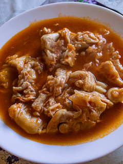 Una foto de Manitas de cordero en salsa