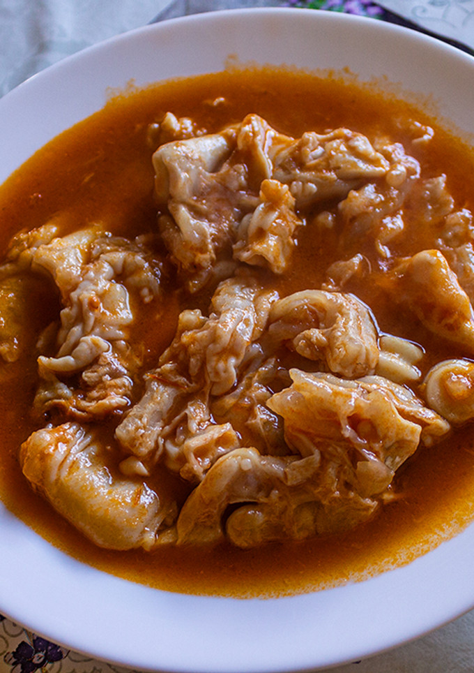 Una foto de Manitas de cordero en salsa
