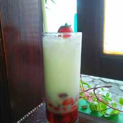 Kuliner Khas Korea~Korean Strawberry Milk রেসিপির প্রধান ছবি