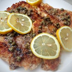 A picture of Chicken Piccata.