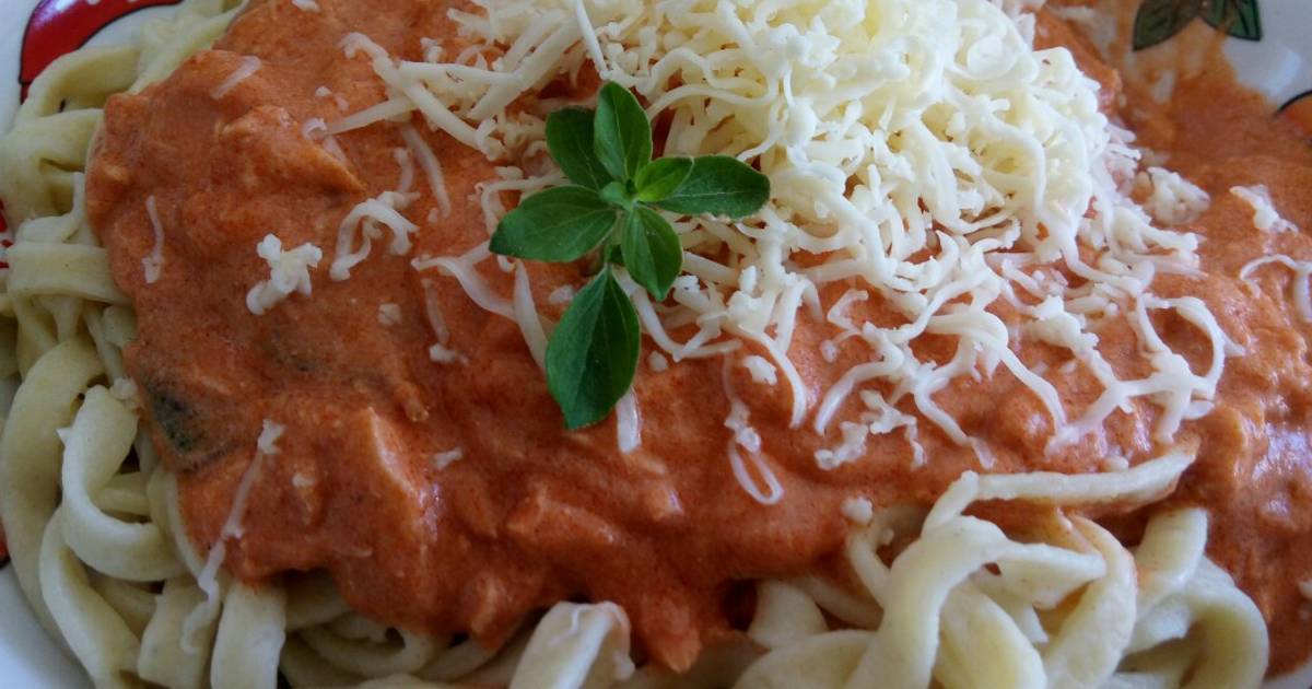 Espagueti y salsa salmón tomate/crema Receta de katly- Cookpad
