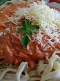 Espagueti y salsa salmón tomate/crema