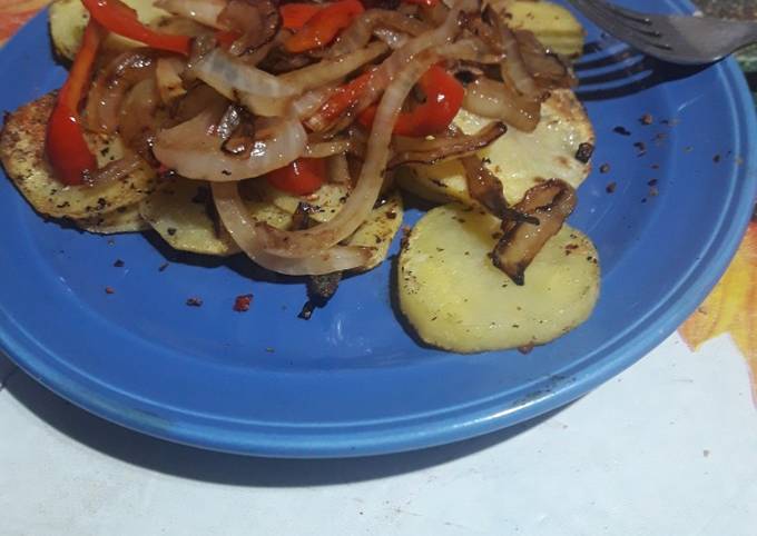 Papas con cebolla y morrón