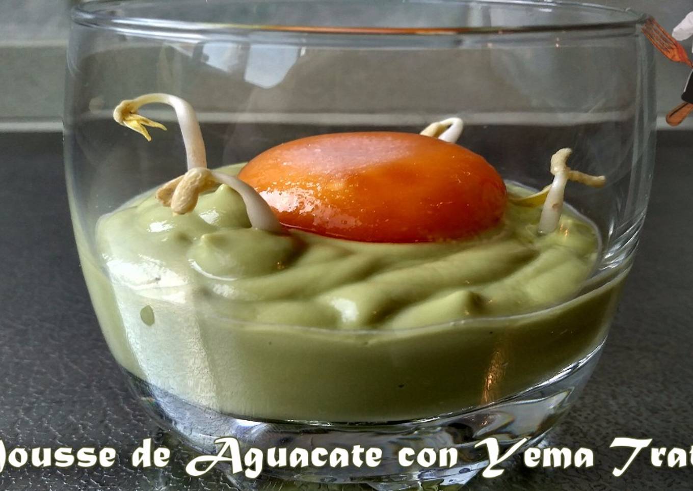 Mousse de Aguacate con Yema Tratada