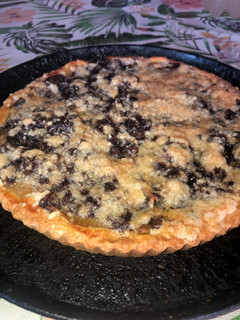 Una foto de Tarta de manzana con crumble y chispas de chocolate 🍫