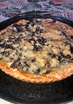 Una foto de Tarta de manzana con crumble y chispas de chocolate 🍫