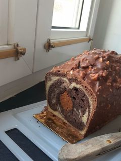 Une photo de Marbré, pâte à tartiner, support croustillant et glaçage rocher