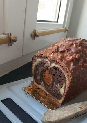 Une photo de Marbré, pâte à tartiner, support croustillant et glaçage rocher