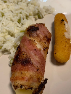 Baconbe tekert sajtos toast recept fotója