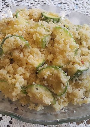 Una foto de Couscous con zucchini