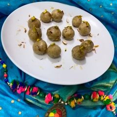 A picture of Kaju coconut Ladoo.