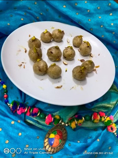 A picture of Kaju coconut Ladoo.