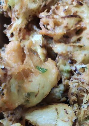 A picture of Fried vegetable fritters.