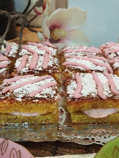 Una foto de Pasteles de bizcocho de zanahorias con crema de queso