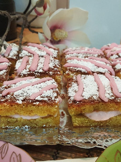 Una foto de Pasteles de bizcocho de zanahorias con crema de queso