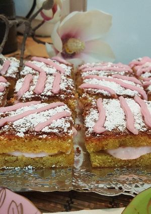 Foto principal de Pasteles de bizcocho de zanahorias con crema de queso